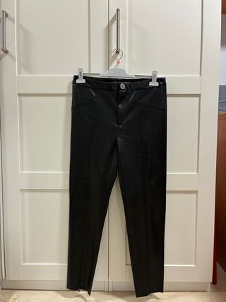 Pantalones cuero Zara