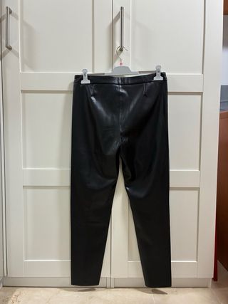Pantalones cuero Zara