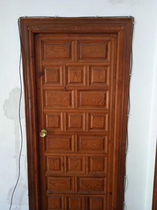 2 Puertas madera maciza clásicas