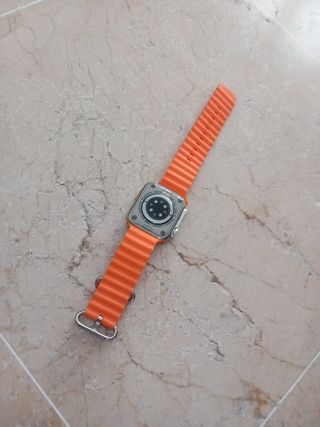 Reloj inteligente naranja