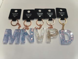 Portachiavi lettera resina glitter