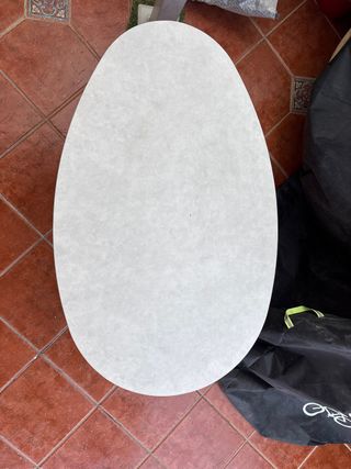 Mesa ovalada exterior blanca