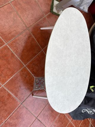 Mesa ovalada exterior blanca