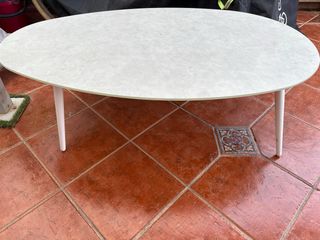 Mesa ovalada exterior blanca