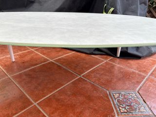 Mesa ovalada exterior blanca