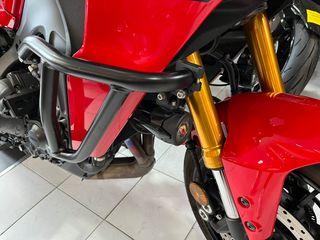 Yamaha Tracer 9 GT roja