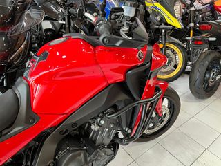 Yamaha Tracer 9 GT roja