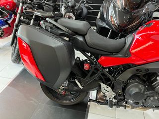 Yamaha Tracer 9 GT roja