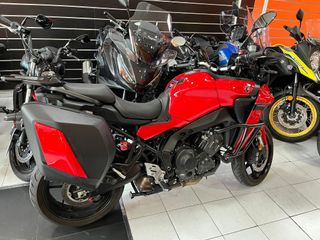 Yamaha Tracer 9 GT roja