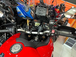 Yamaha Tracer 9 GT roja