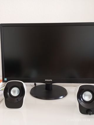 Altavoces ordenador blancos