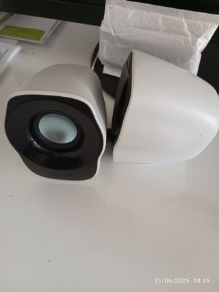 Altavoces ordenador blancos