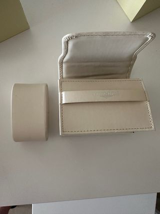 Estuche Longines beige para viaje.