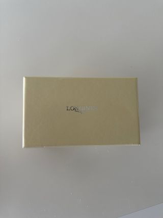 Estuche Longines beige para viaje.