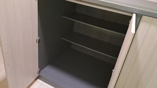 Cama elevada armarios parte inferior