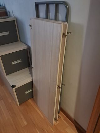 Cama elevada armarios parte inferior