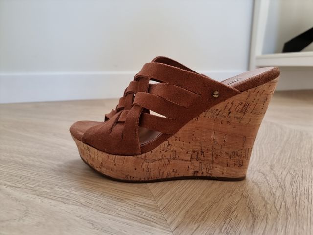 Sandalias cuña UGG marrón