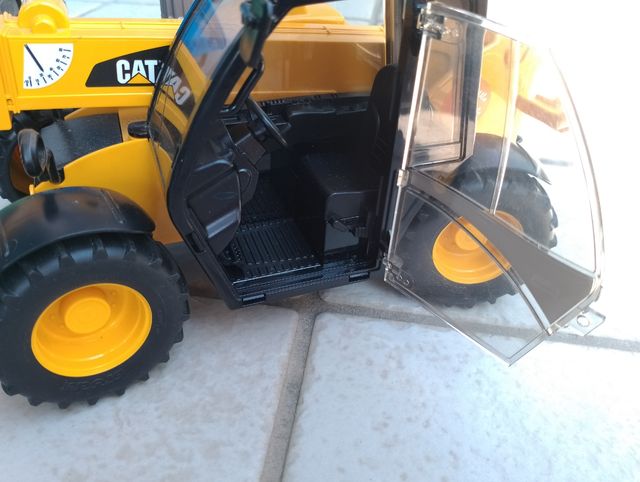 Sollevatore giocattolo CAT Bruder