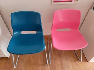 2 sillas escritorio infantiles - rosa y azul