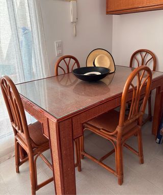 Conjuto de mesa y 6sillas de RATAN