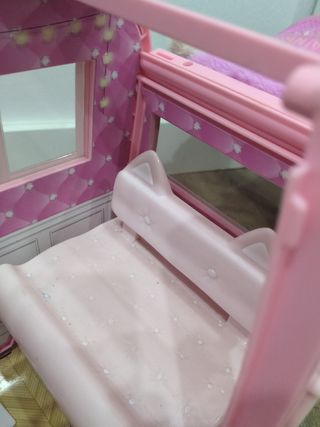 Caravana Hello Kitty para muñecas