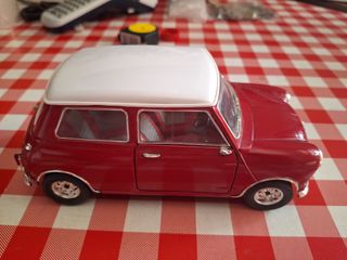 Mini Cooper clásico rojo escala 1:18