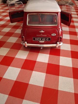 Mini Cooper clásico rojo escala 1:18