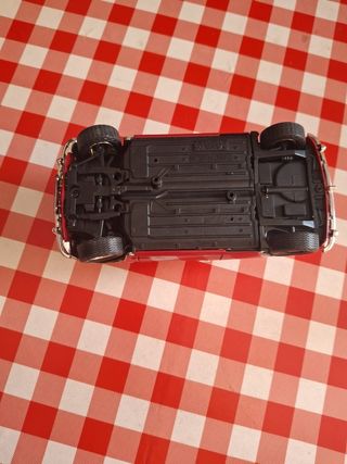 Mini Cooper clásico rojo escala 1:18