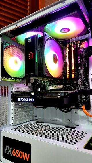 PC Gamer RTX 4060 Ti, Ryzen 7 5700G, 16/32GB RAM.