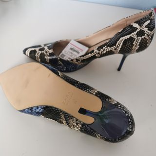 Zapatos Zara serpiente 39