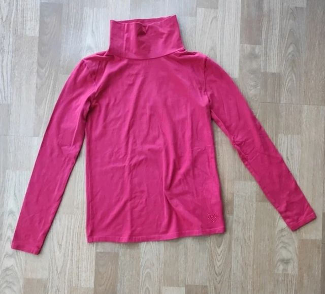 Camisetas - Roja cuello alto