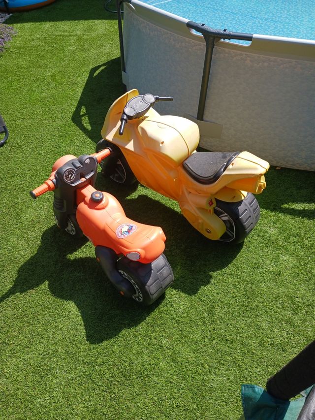 Motos infantil amarilla y naranja