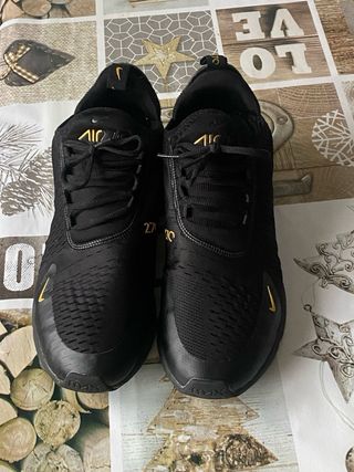 Nike Air Max 270 - Negras y Doradas de segunda mano por 30 EUR en  Corredoria en WALLAPOP