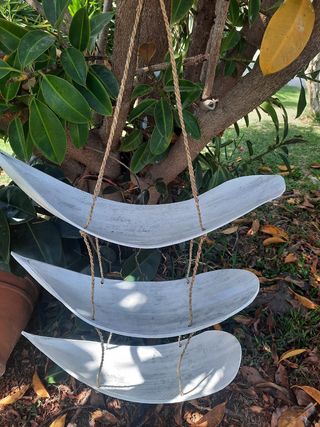 3 Estanterías blancas de hojas de coco