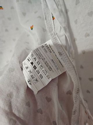 Camisa Benetton blanca corazones