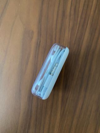 Auriculares Apple con cable