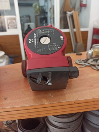 Bomba Grundfos UPS 25-40 13cm