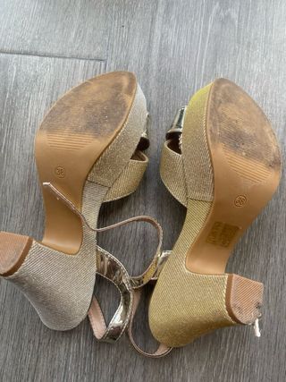 Sandalias doradas tacón - Elegantes