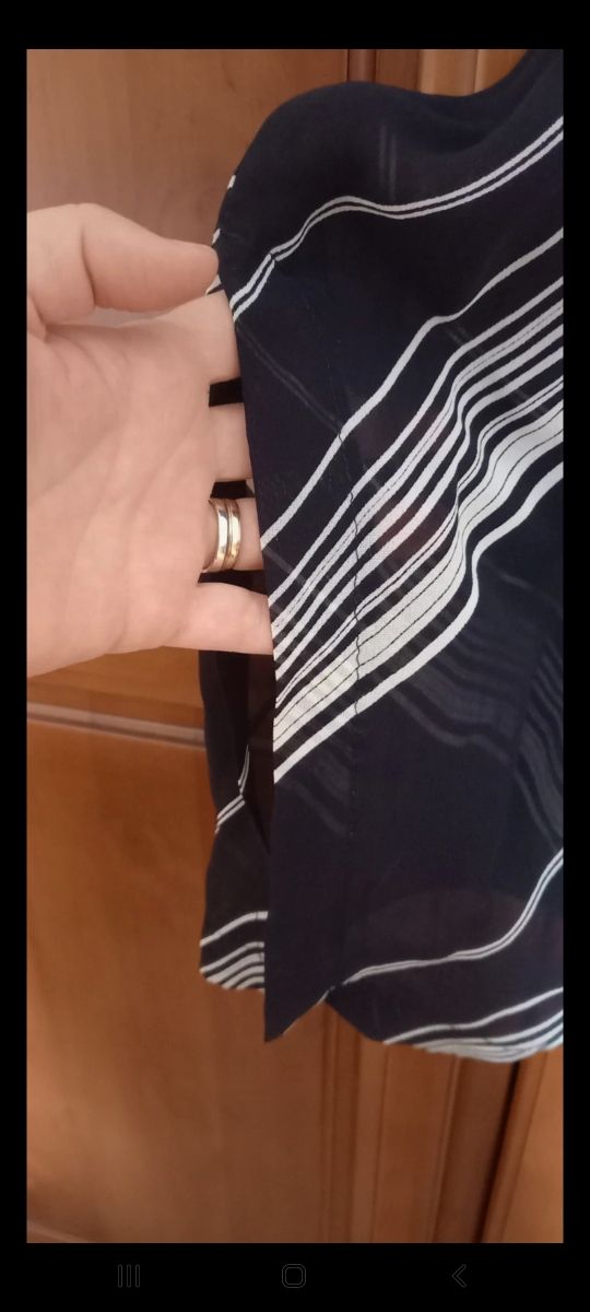 Camisola negra y blanca, nueva, sin estrenar.