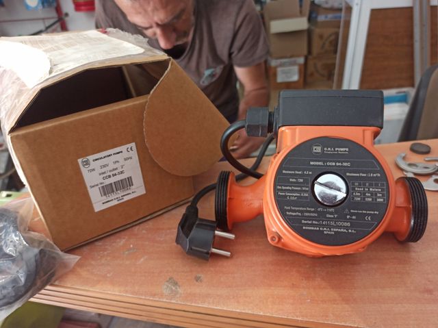 Pompa di circolazione CCB 04-32C, con raccordi di collegamento 