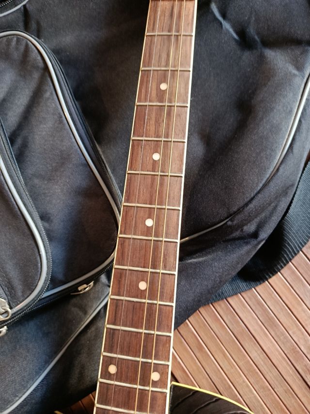 Guitarra electroacústica Ibáñez