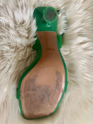 Sandalias tacón verde Zara