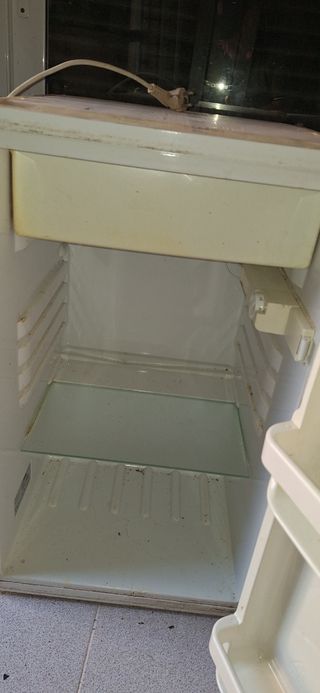 Nevera Zanussi Pequeña