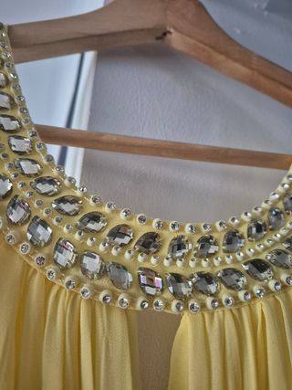 Vestido amarillo elegante