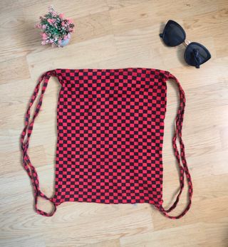 Mochila cuadros roja y negra