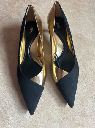 Salones Zara negros y dorados