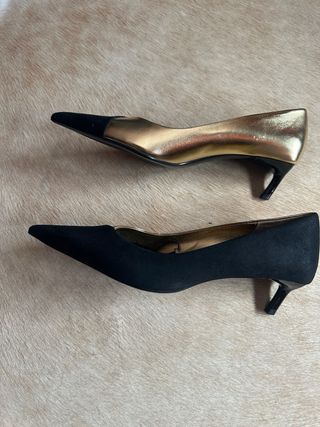Salones Zara negros y dorados