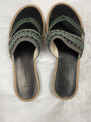 Sandalia a dedo de piel, talla 39-marca Farrutx. 