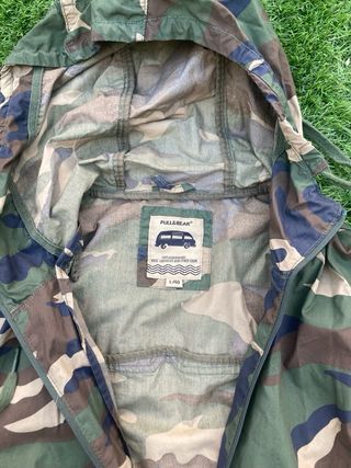 Cazadora Pull&Bear camuflaje talla L