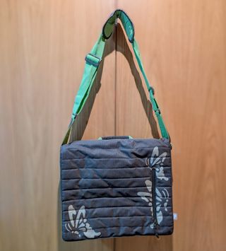 Bolso bandolera para portátil y libros
